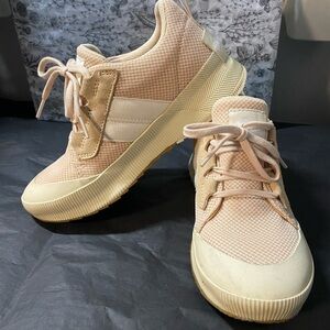 Sorel | Out and About III Low Sneaker 8 Nova Sand/Chalk